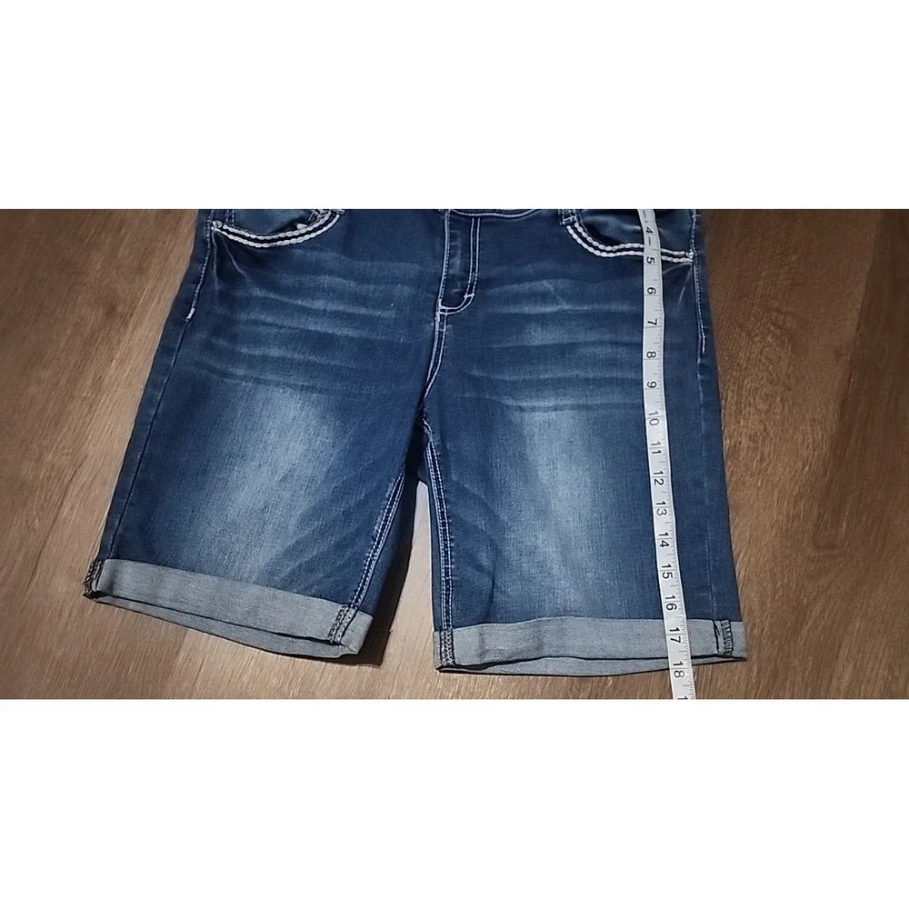 Arizona Women's Jean Co Shorts Bermuda‎ Embroidered Pockets Denim Blue Size 18.5